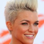 Cheveux courts – Pompadours